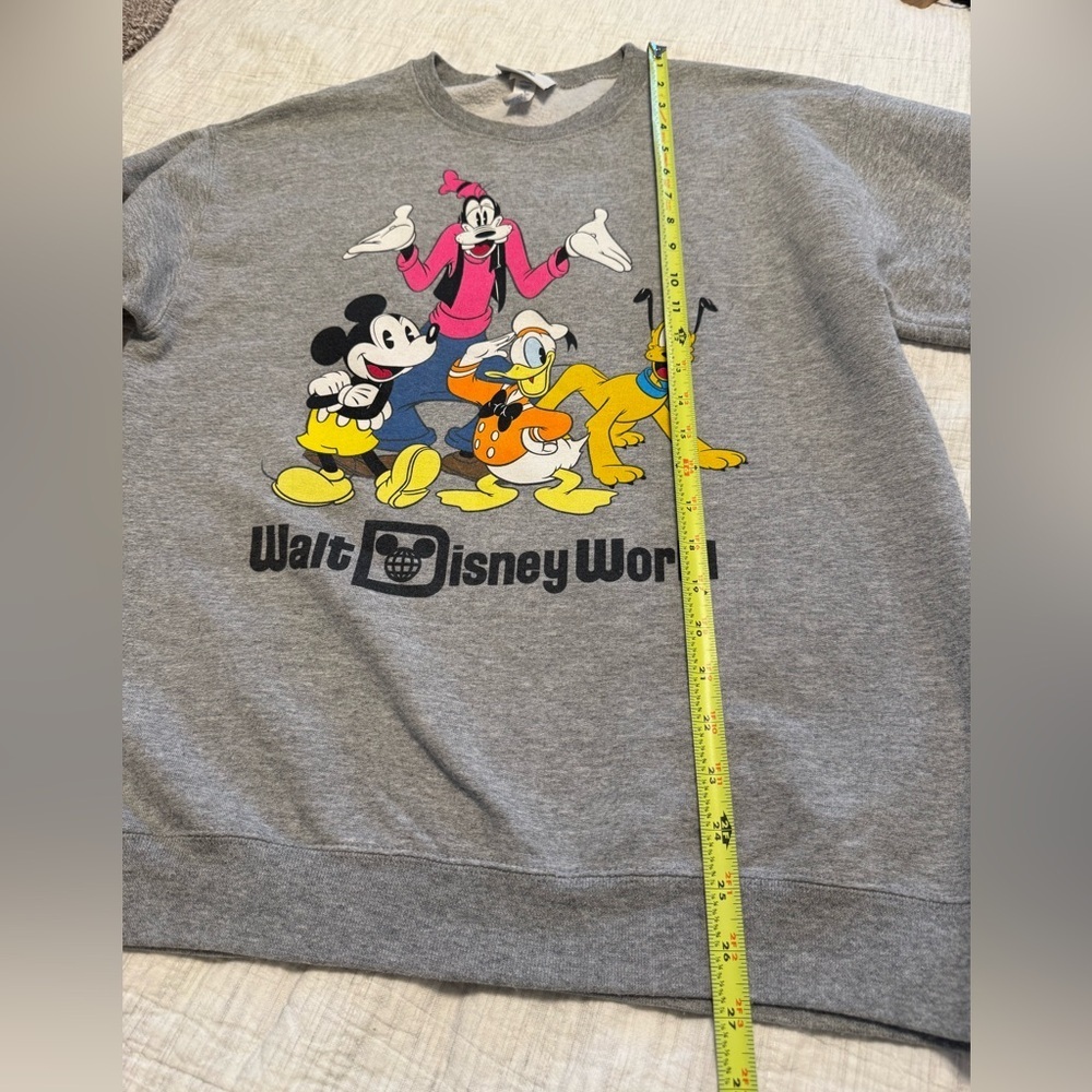 Walt Disney World Mickey & Friends Crewneck Sweatshirt Medium - Picture 5 of 7